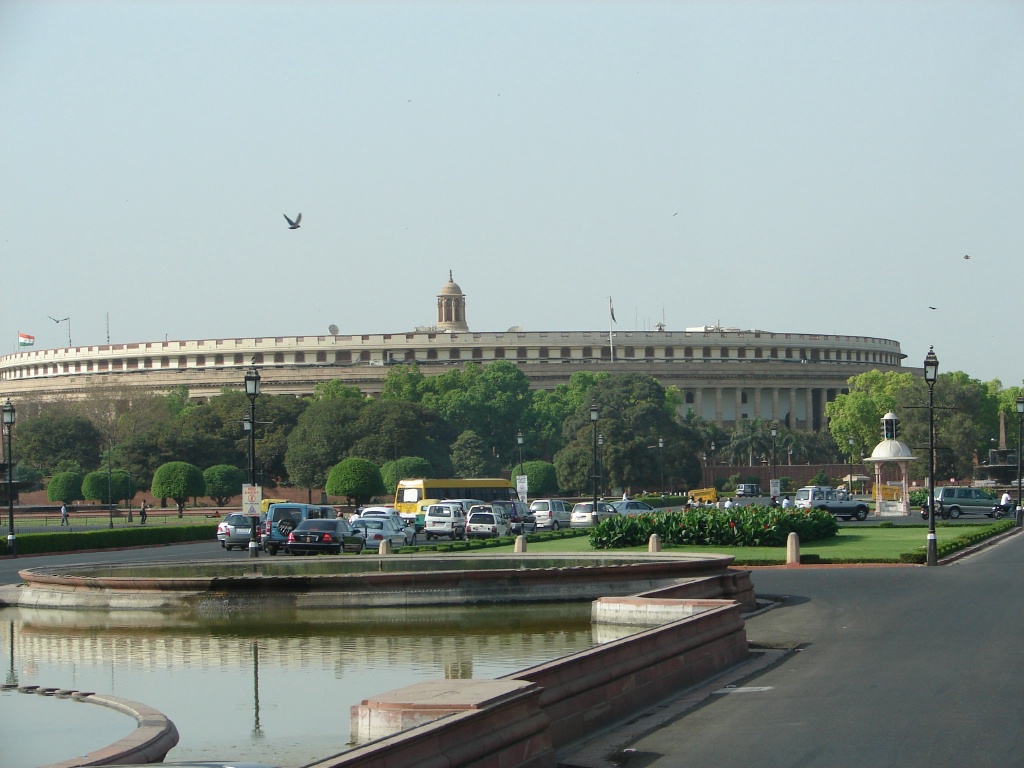 2008/03(March)/AroundTheWorld/City Scenes/1024x768_Federal Building, Delhi.JPG